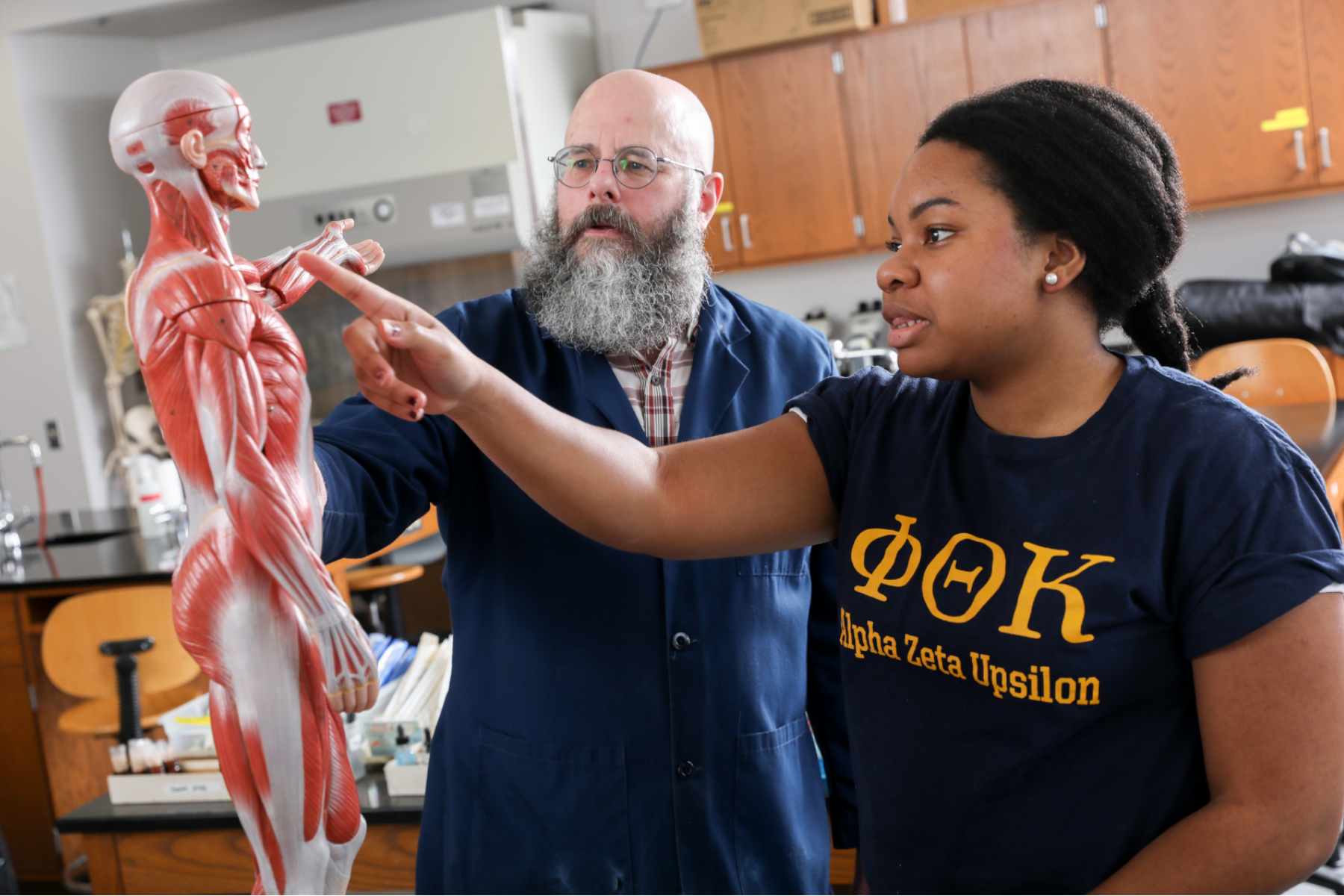 Nkeiru Ubadike and Professor Richard Simons in science lab